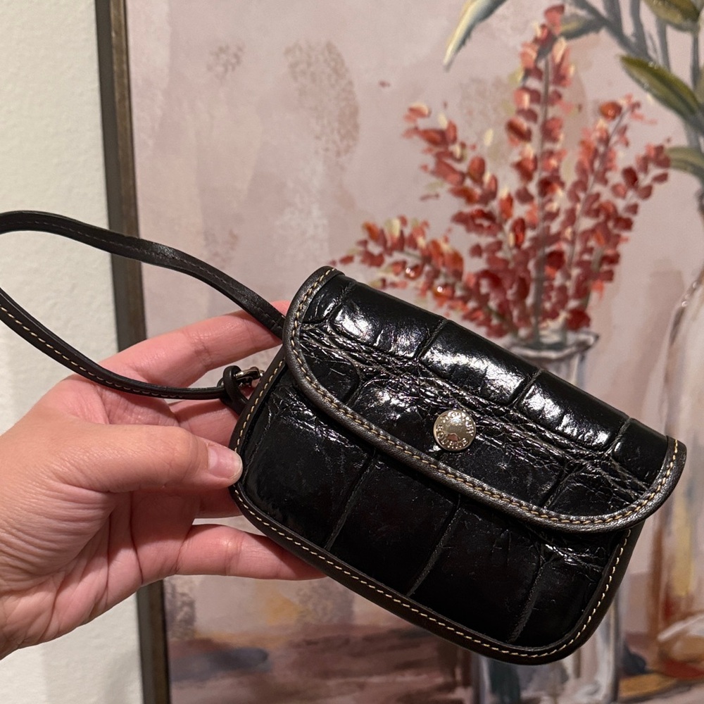 Dooney and Bourke: VINTAGE Elegant Black Croc-Embossed Wristlet